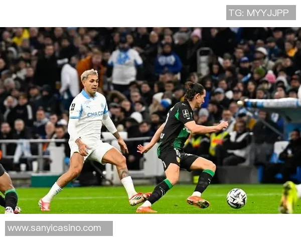 朗斯主场迎战索肖争夺法甲宝贵积分的精彩对决